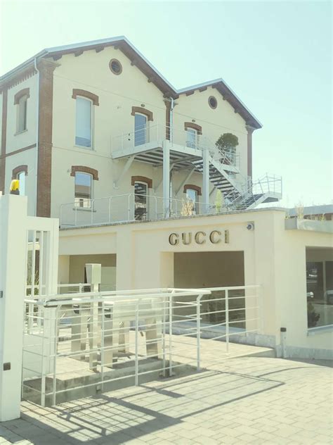 magazzino gucci e versace novara|gucci scuola novara.